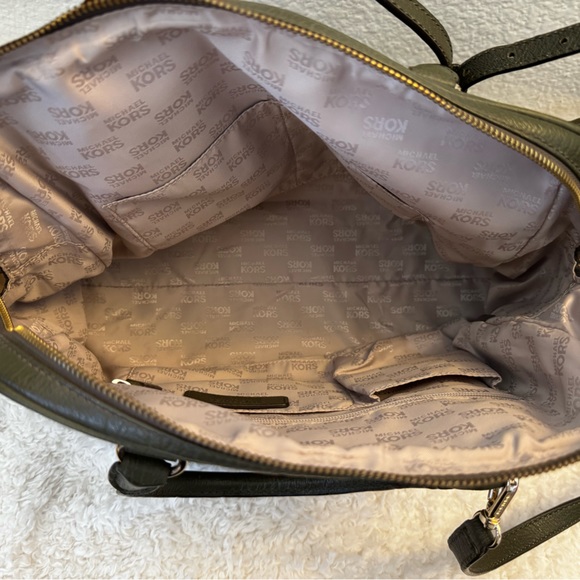 Michael Kors leather bag - Picture 3 of 10